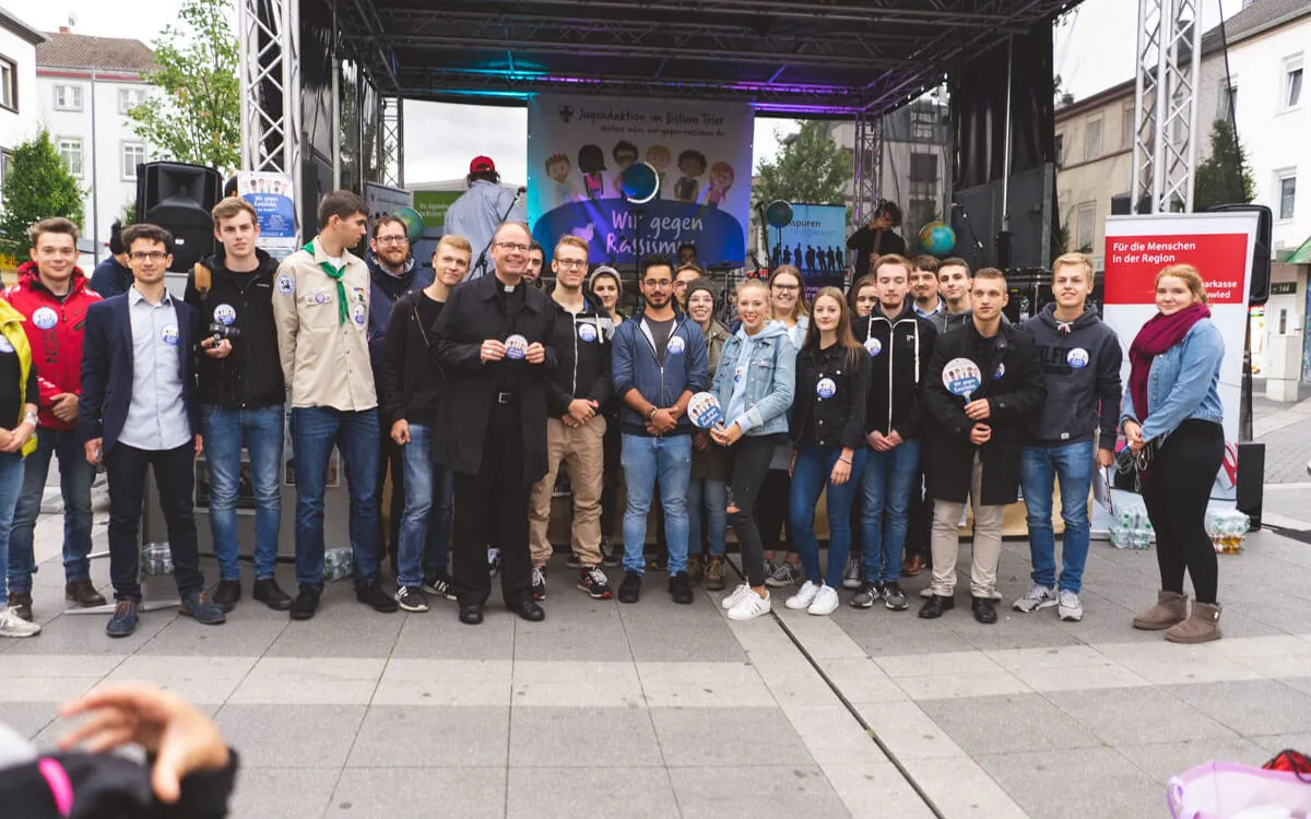 Mit Tausenden Bildern und Bierdeckeln gegen Rassismus